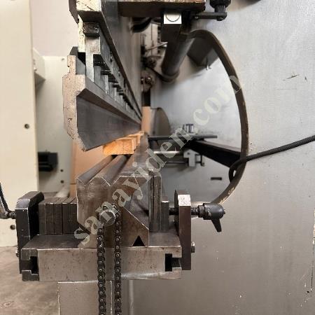 UĞURLU MARKA 4 MT X 300 TON NC HİDROLİK ABKANT PRES, Abkant Pres